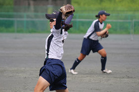 写真：スポーツを楽しむ学生たち