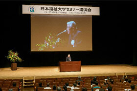 写真：定例総会の様子