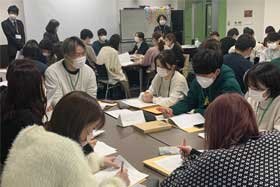 写真:多職種連携教育の様子