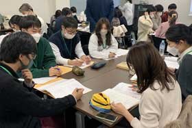 写真:多職種連携教育の様子