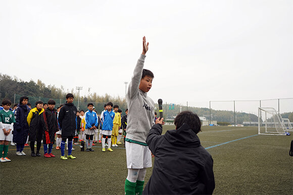 写真：日本福祉大学杯少年サッカー大会の選手宣誓の様子