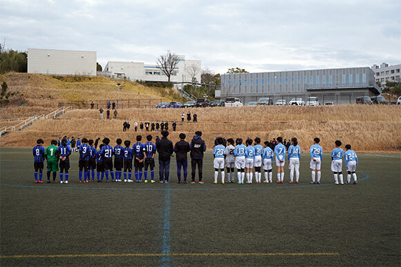 写真：双方チームの集合の様子