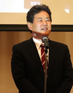 開会挨拶を述べる原田学長