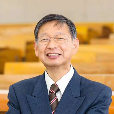 牧 真吉教員画像