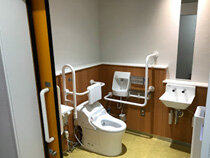 写真：リニューアルされた多目的トイレ