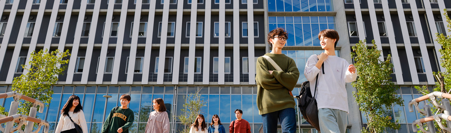 写真：学生のいるキャンパスの風景