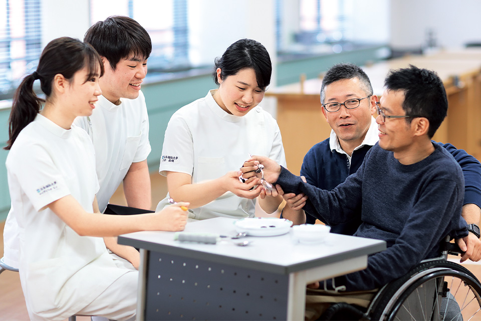 写真：実践的な実習の様子