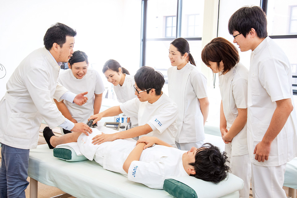 写真：坂野裕洋ゼミの様子