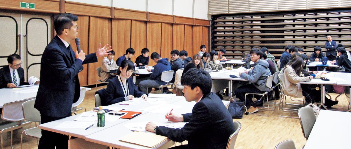 写真：社会福祉学部の授業風景
