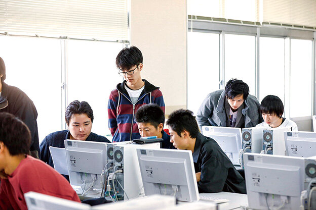 写真：パソコンを使った授業風景