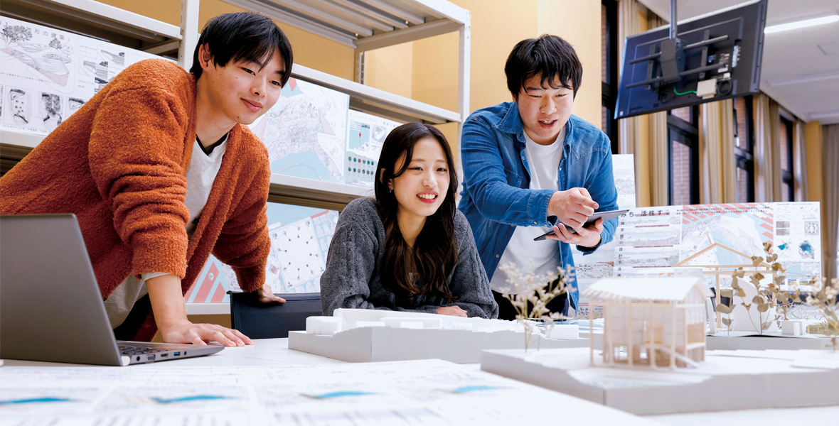写真:建築学専修の授業風景