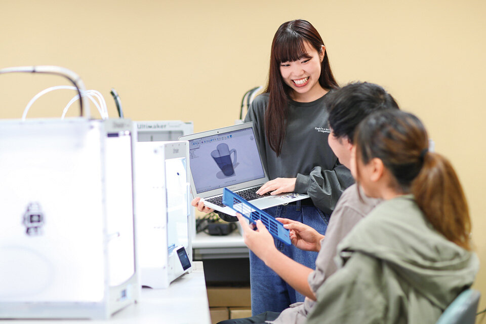 写真：情報工学実験室での授業風景