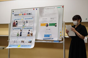 ポスター作成の様子 ポスター作成の様子