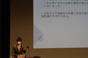 写真:卒業論文発表会の様子