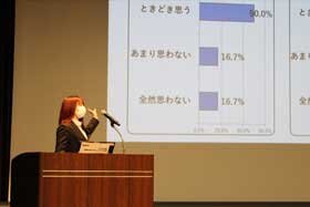 写真：卒業論文発表会の様子