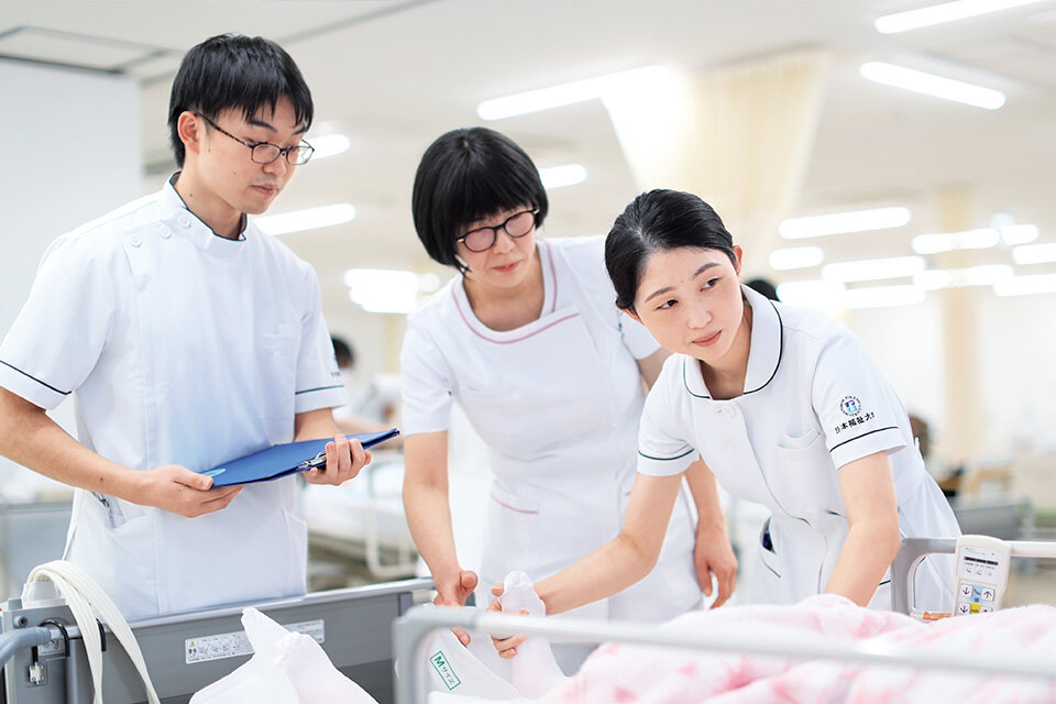 写真：成人看護の授業風景