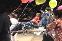 �} 5�@�_���X�p�t�H�[�}���X�̗l�q